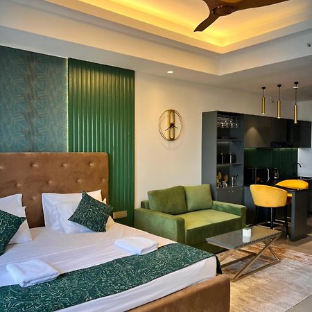 Ocean Breeze Negombo- Tidesend Luxury Beach Apartments エクステリア 写真