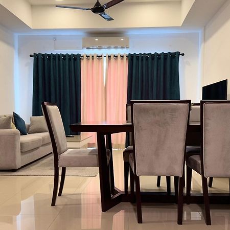 Ocean Breeze Negombo- Tidesend Luxury Beach Apartments エクステリア 写真