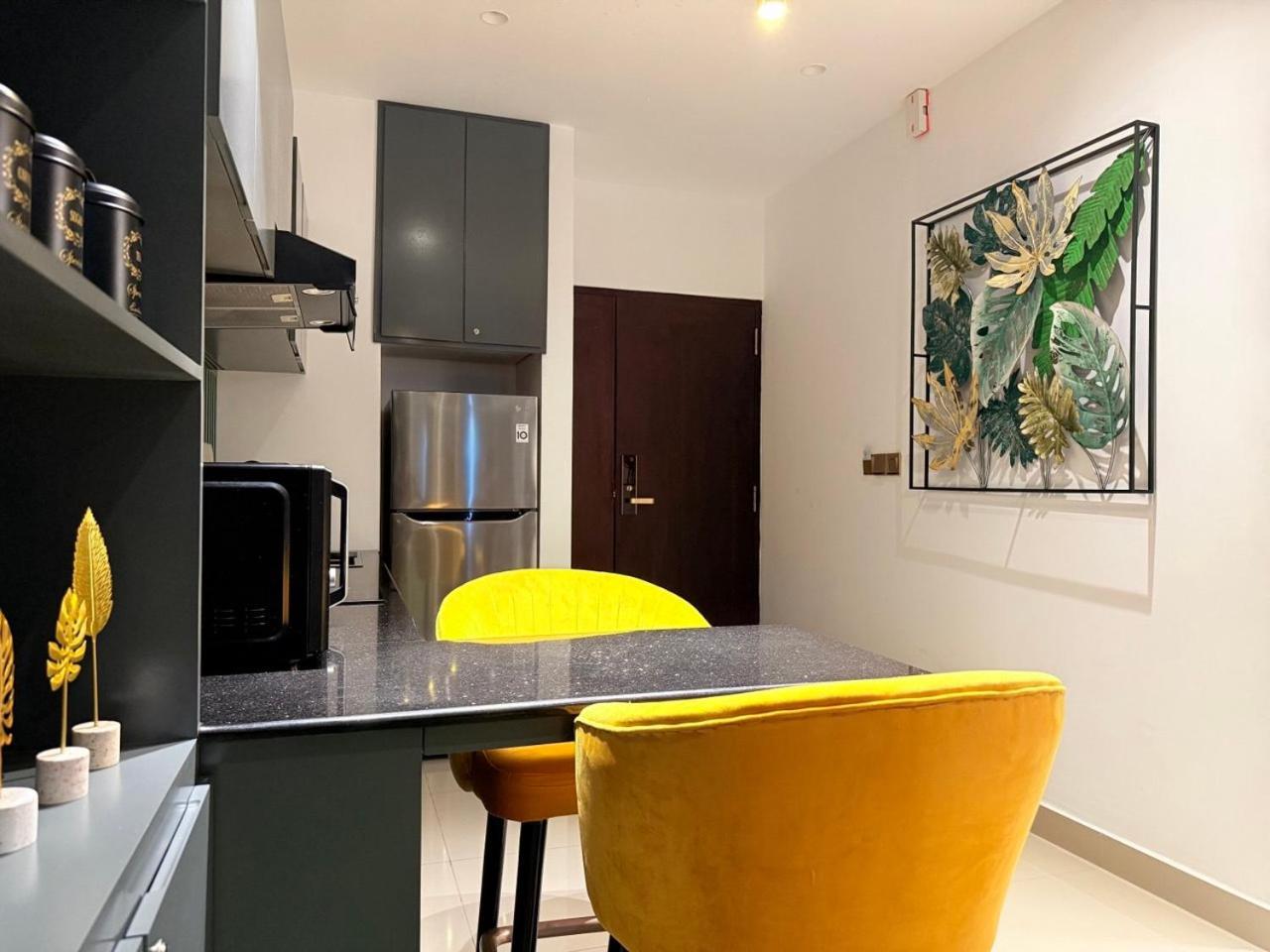 Ocean Breeze Negombo- Tidesend Luxury Beach Apartments エクステリア 写真