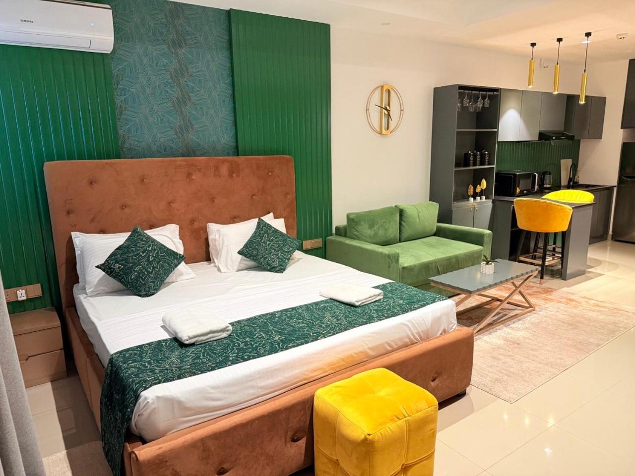 Ocean Breeze Negombo- Tidesend Luxury Beach Apartments エクステリア 写真