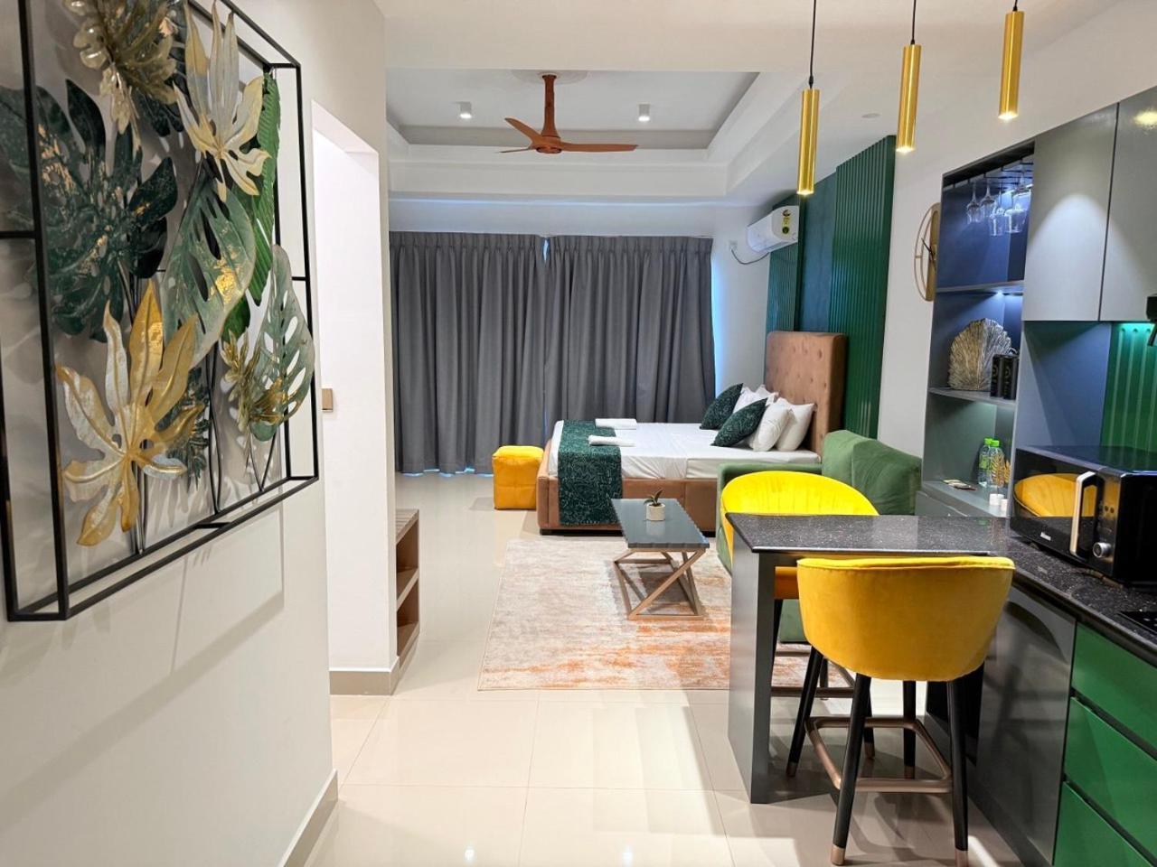 Ocean Breeze Negombo- Tidesend Luxury Beach Apartments エクステリア 写真