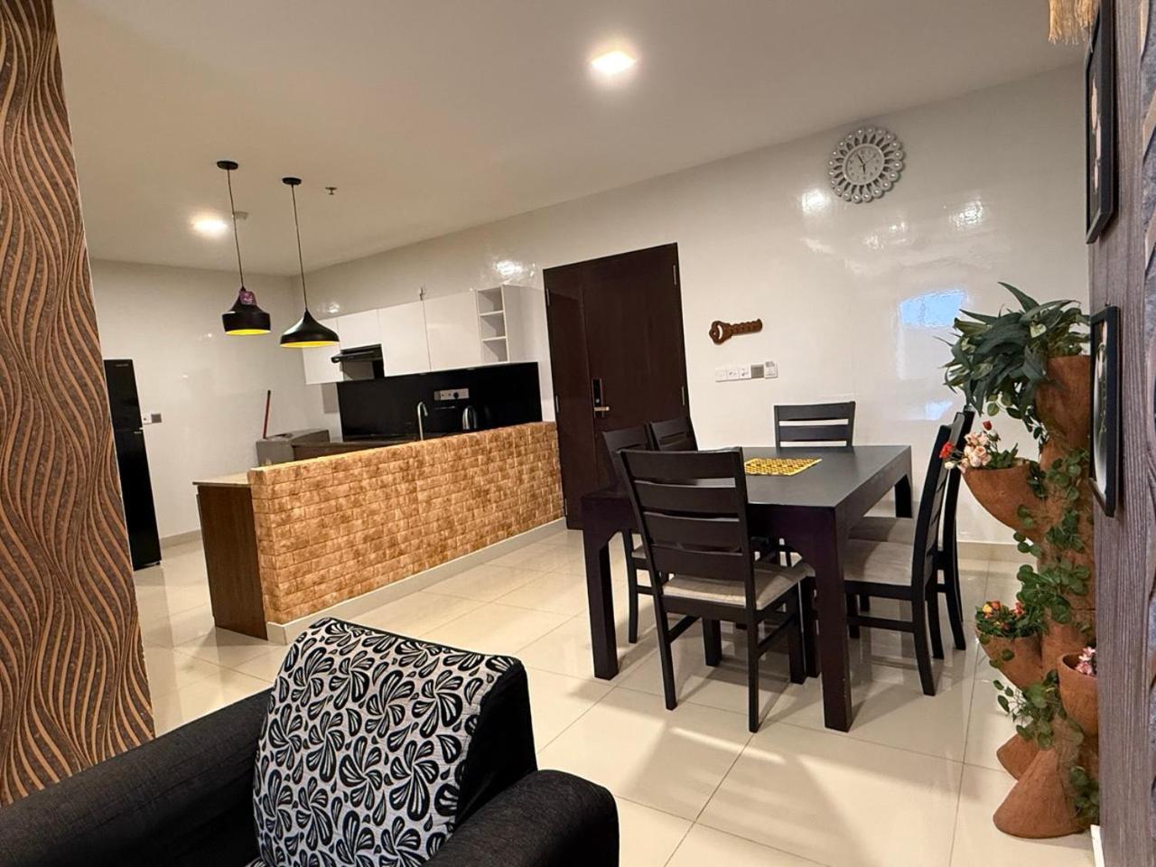 Ocean Breeze Negombo- Tidesend Luxury Beach Apartments エクステリア 写真