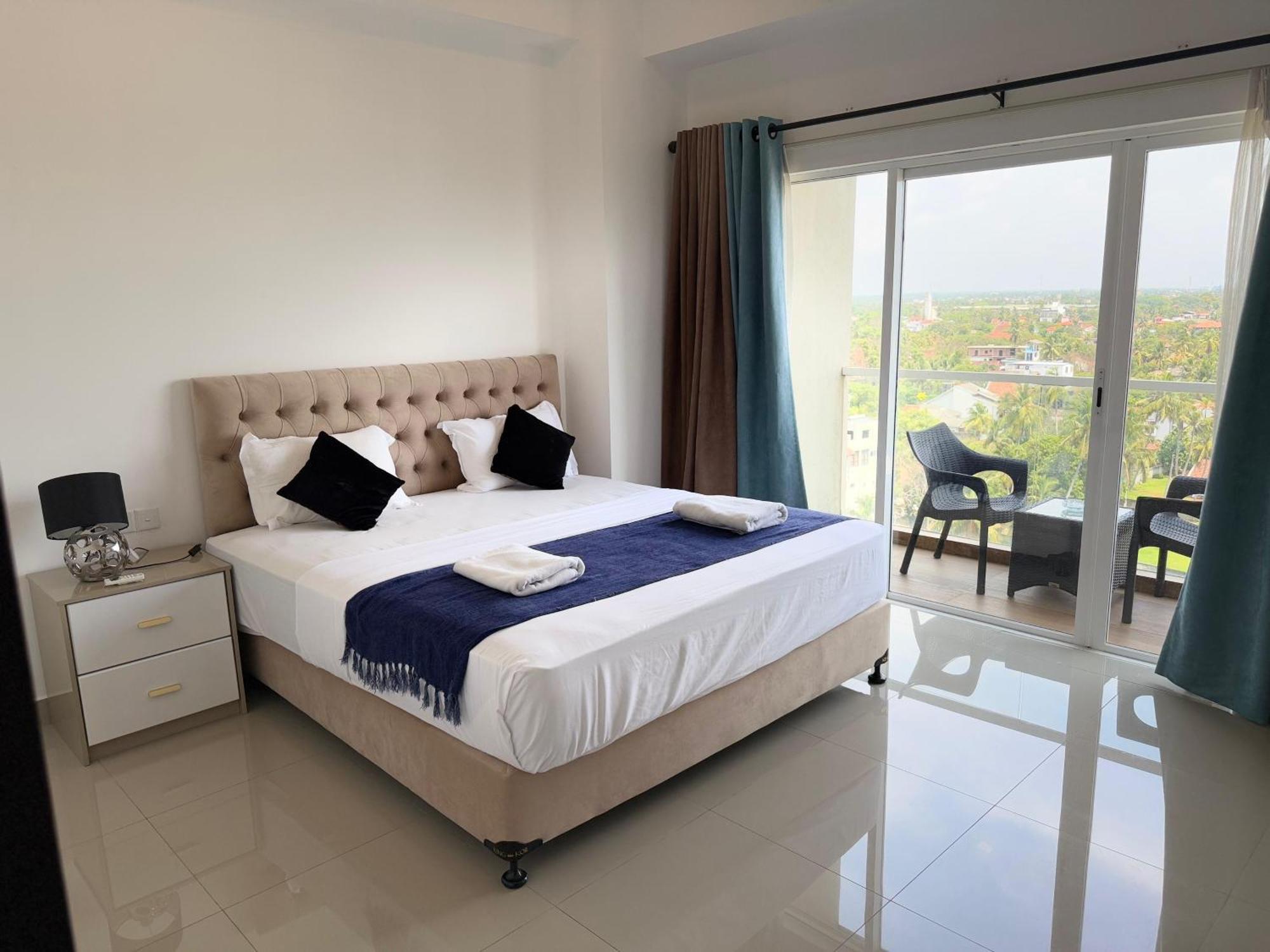 Ocean Breeze Negombo- Tidesend Luxury Beach Apartments エクステリア 写真