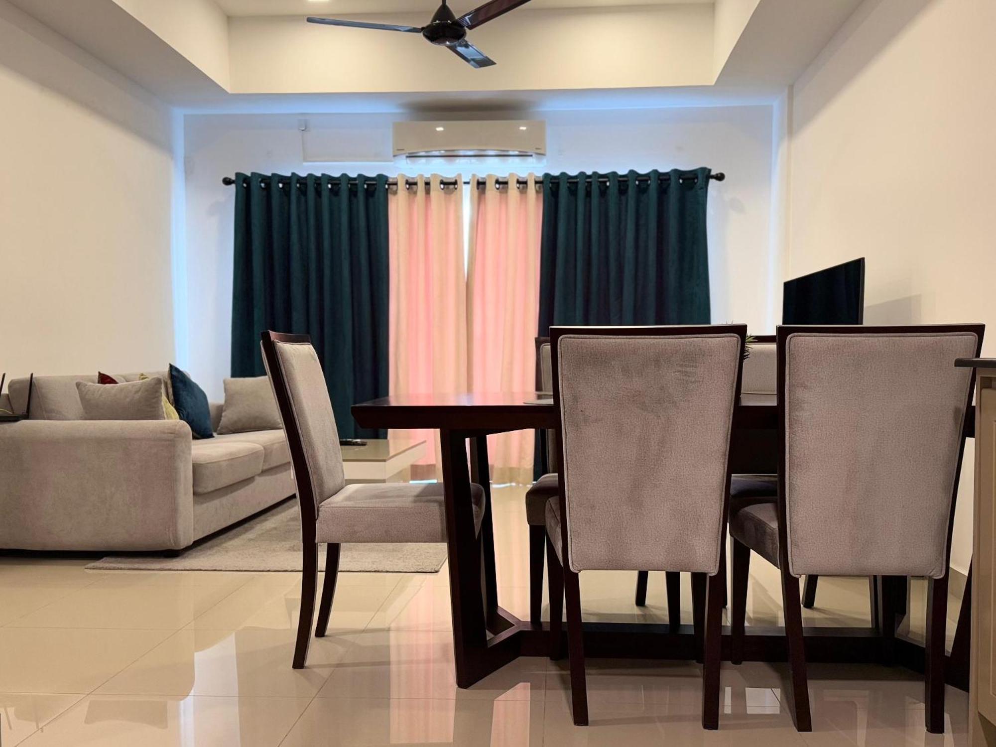 Ocean Breeze Negombo- Tidesend Luxury Beach Apartments エクステリア 写真