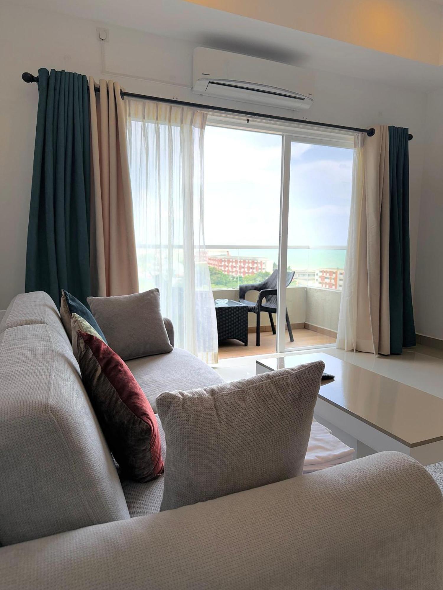 Ocean Breeze Negombo- Tidesend Luxury Beach Apartments エクステリア 写真