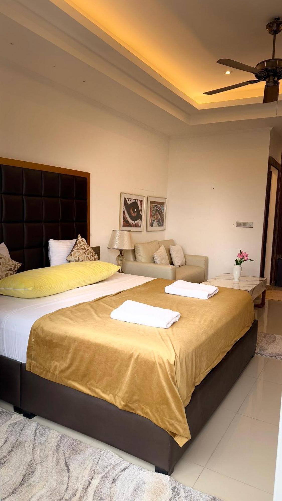 Ocean Breeze Negombo- Tidesend Luxury Beach Apartments エクステリア 写真