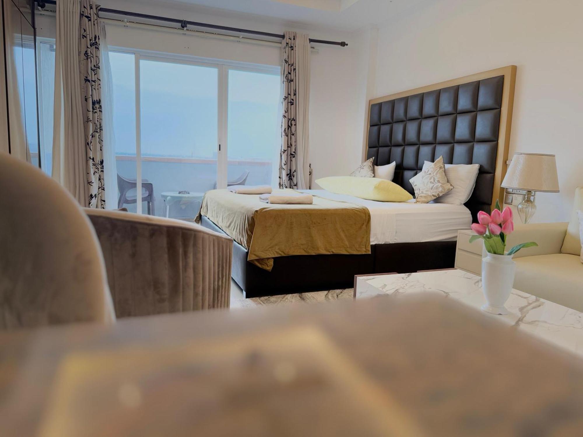 Ocean Breeze Negombo- Tidesend Luxury Beach Apartments エクステリア 写真