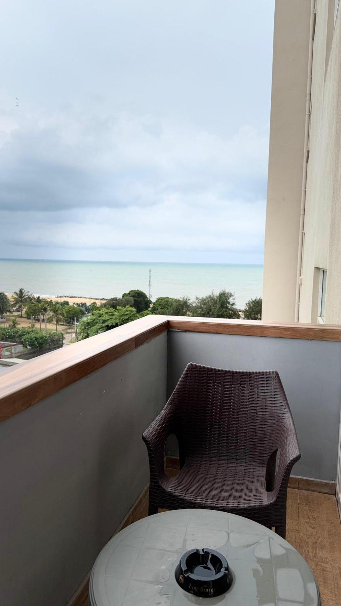 Ocean Breeze Negombo- Tidesend Luxury Beach Apartments エクステリア 写真