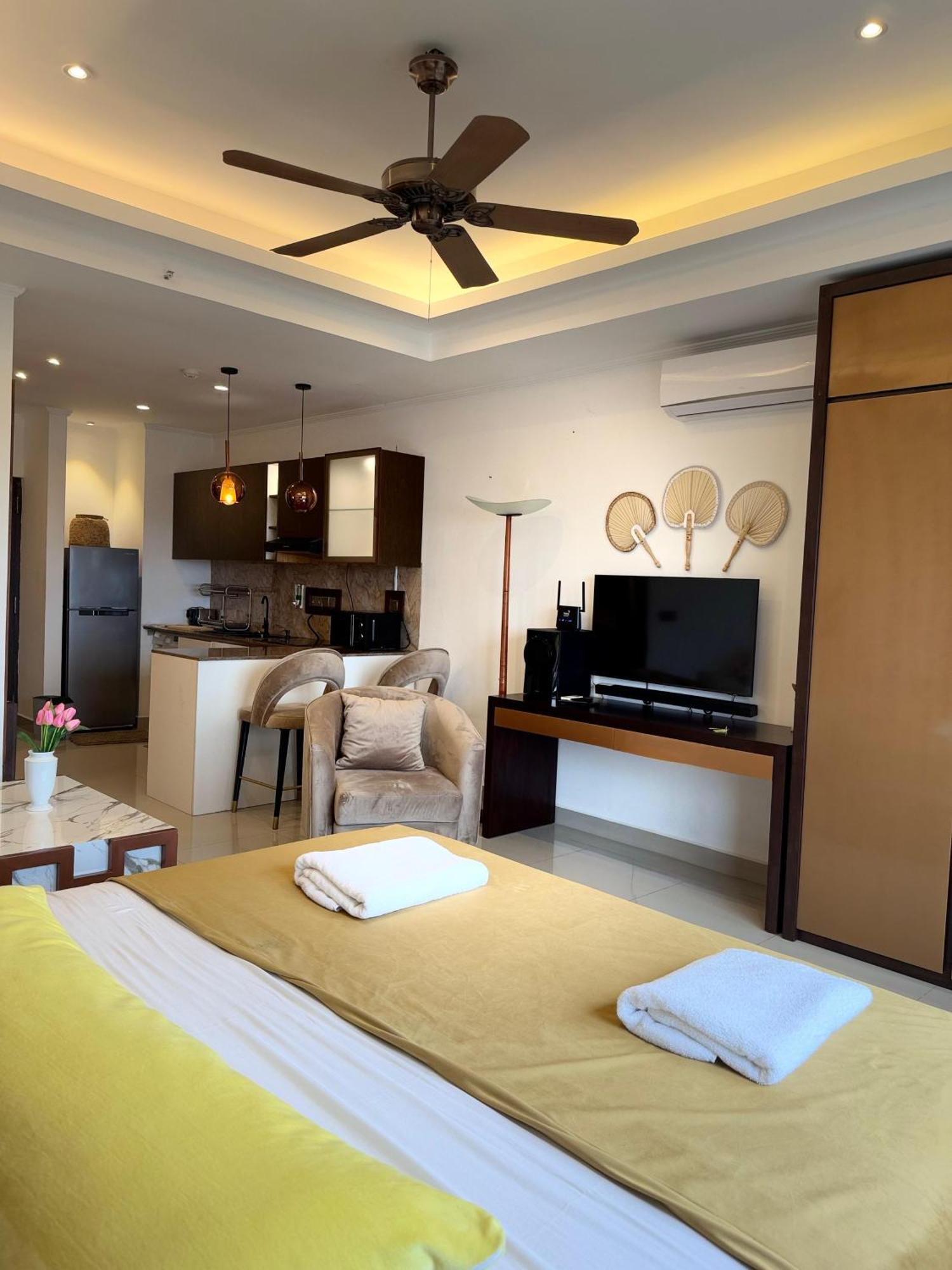 Ocean Breeze Negombo- Tidesend Luxury Beach Apartments エクステリア 写真