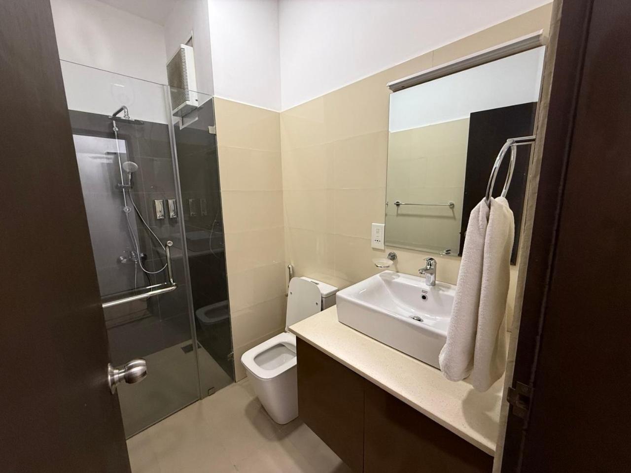 Ocean Breeze Negombo- Tidesend Luxury Beach Apartments 部屋 写真